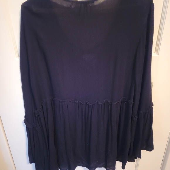 Bell sleve  high to lower crisscross top. Boho. - Picture 3 of 4